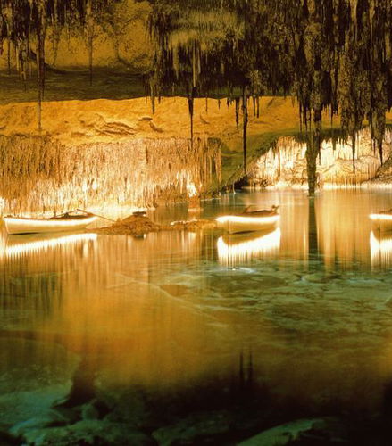 Foto de Cuevas del Drach con paseo en barca y concierto de música clásica - Tour de medio día
